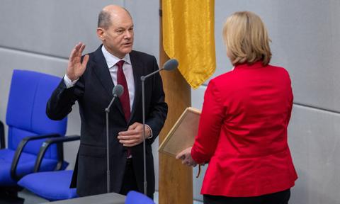 Bundestag wybrał Olafa Scholza na nowego kanclerza. Merkel pożegnana owacjami na stojąco