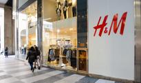 H&M notuje ogromny spadek zysku. Odzieżowa firma systematycznie zmniejsza liczbę sklepów