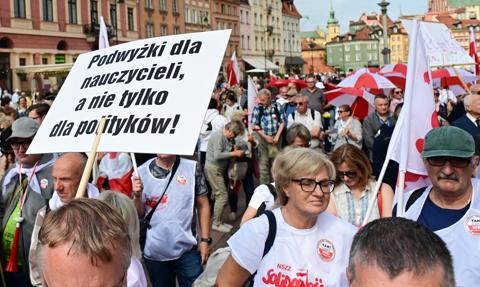 Burzliwe rozmowy w MEN. ZNP odrzuca propozycję 3 proc. podwyżki