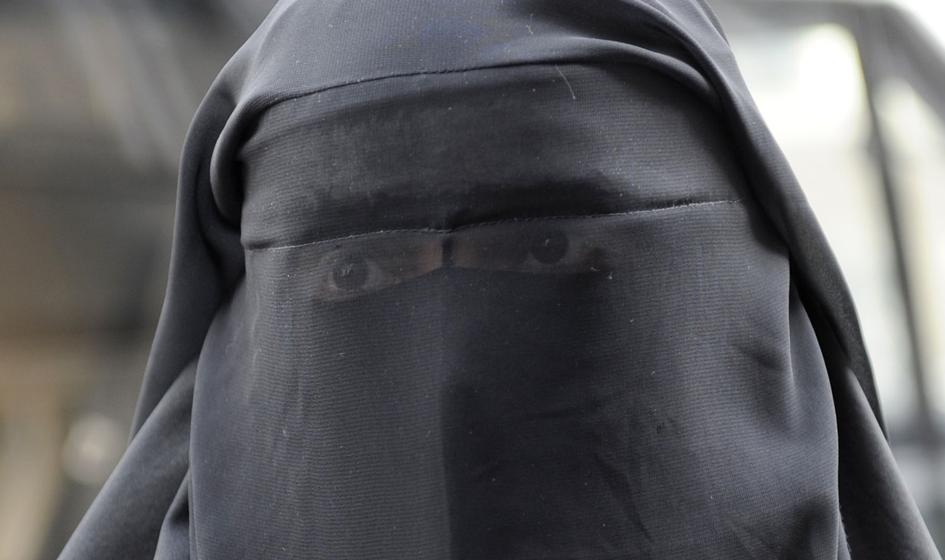 Algieria: burki i nikaby zakazane w pracy