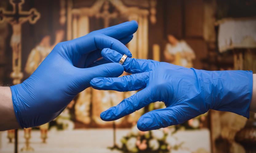 Wzięli ślub w samolocie, żeby ominąć restrykcje. Władze wszczęły dochodzenie