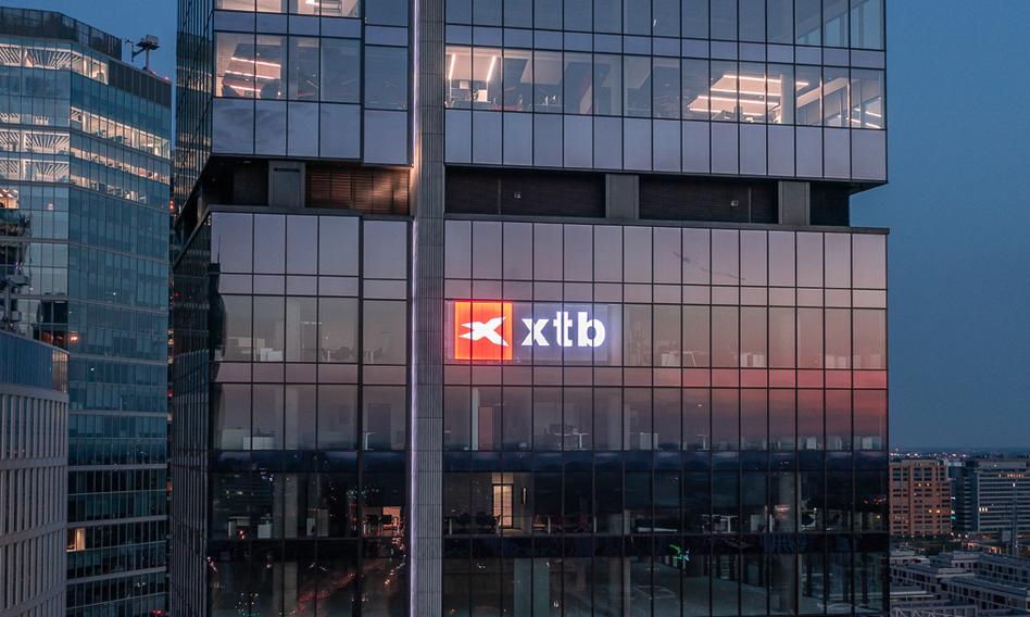 XTB udostępnia wymianę walut na rachunkach klientów. Akcje brokera biją rekordy