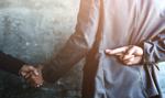 Polacy kombinują, bo jako konsumenci wyrównują rachunki? "Instytucje też nasz oszukują"