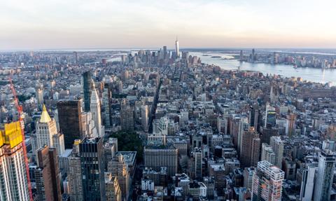 Burmistrz Nowego Jorku: Koszty dużego napływu imigrantów rujnują miasto