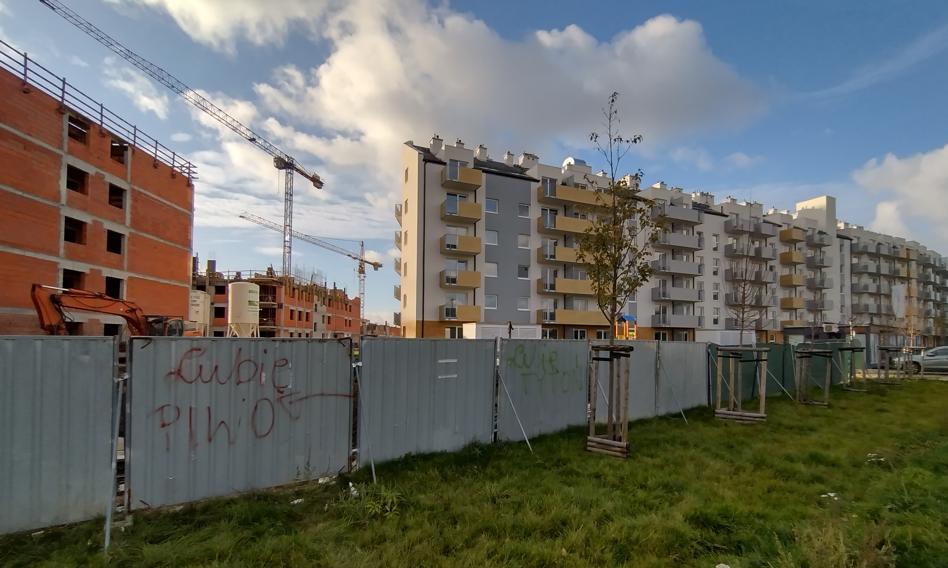 Liczba mieszkań, których budowę rozpoczęto, mniejsza o jedną piątą