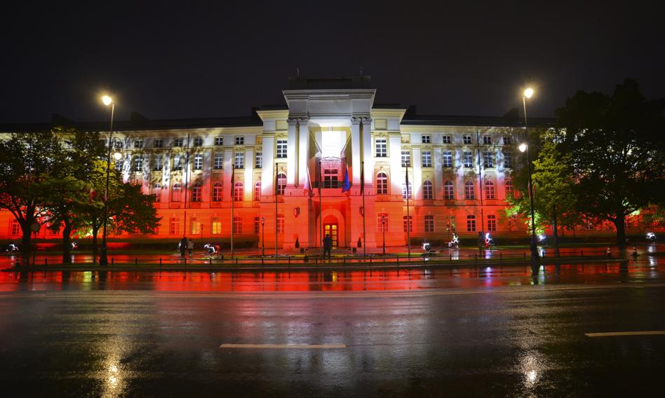 Ciemniej w urzędach. Administracja zmniejsza zużycie prądu