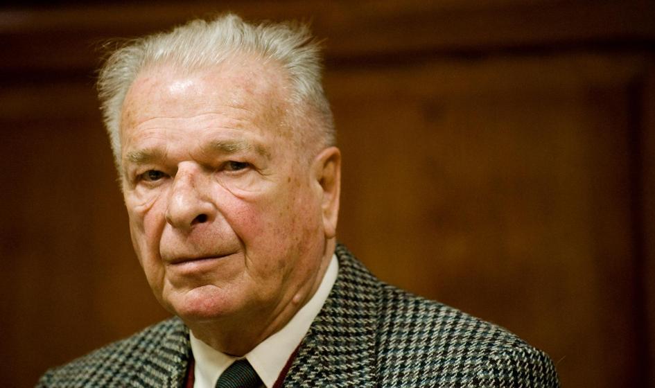 IPN: w dokumentach Kiszczaka teczka personalna i teczka pracy TW "Bolek"