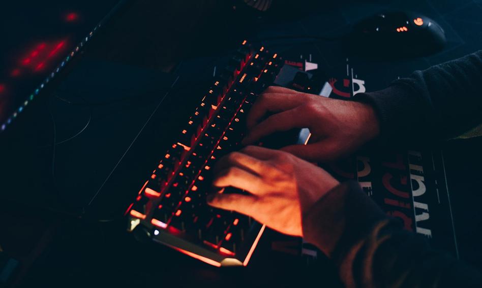 Gawkowski po ataku na EuroCert: Należy zmienić dane logowania