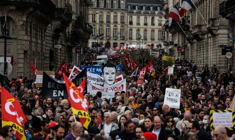 Record de manifestants à Paris.  Plus d’un million de personnes se sont mises en grève dans toute la France