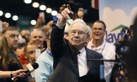 Holding Buffetta inwestuje w „Wolne Media”. Poza tym sprzedaje akcje gigantów