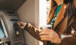 Ile kosztują wypłaty i wpłaty z bankomatów? Sprawdź ofertę dla przedsiębiorców