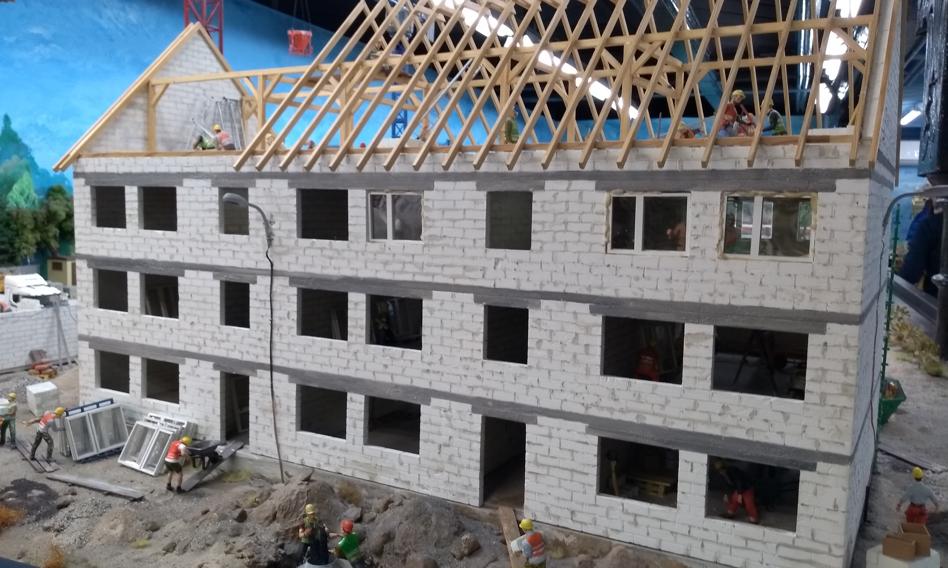 Deweloperzy z giełdy znów sprzedali mniej mieszkań. Inwestorzy jednak chętnie kupują akcje