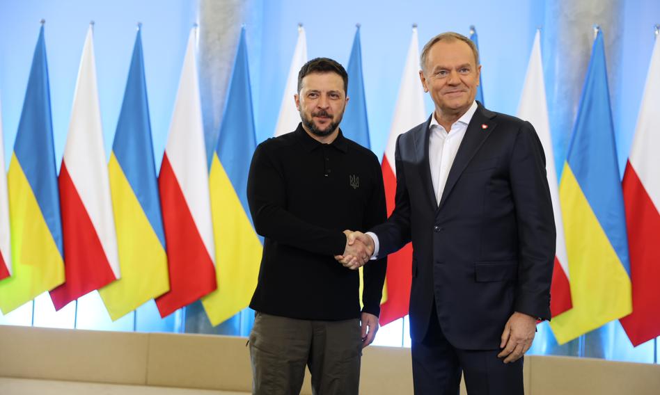 Zełeński nie powinien iść na ustępstwa. Najnowszy sondaż o nastrojach Polaków