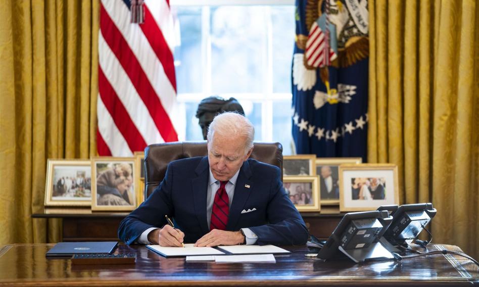 Biden z rekordowym tempem podpisywania rozporządzeń wykonawczych