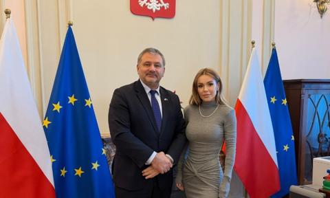 Wyższe kary dla oprawców zwierząt? Doda i minister Żurek łączą siły