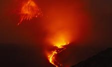 Sycylia odcięta od świata. Erupcja Etny zablokowała loty, ucierpią też turyści z Polski