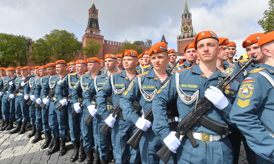 Putin pilnie szuka żołnierzy. &quot;Każdy, kto przyprowadzi kolegę, dostanie 100 tys. rubli&quot;