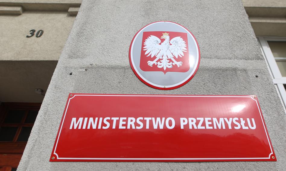 Resort Przemysłu: Budowa elektrowni jądrowej bez opóźnień w głównym harmonogramie