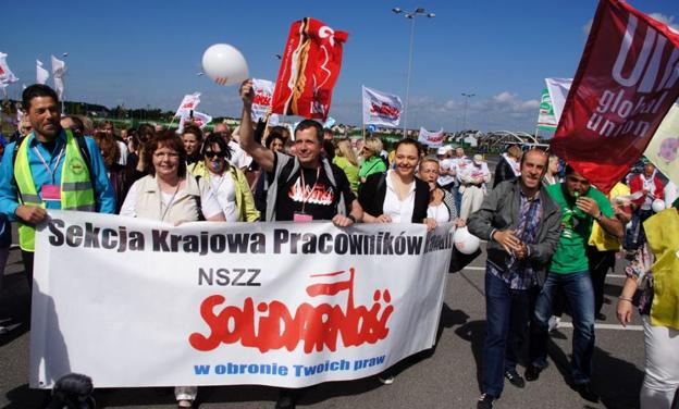 Strajk pracowników handlu. Nierówności płacowe, braki kadrowe i praca w niedziele