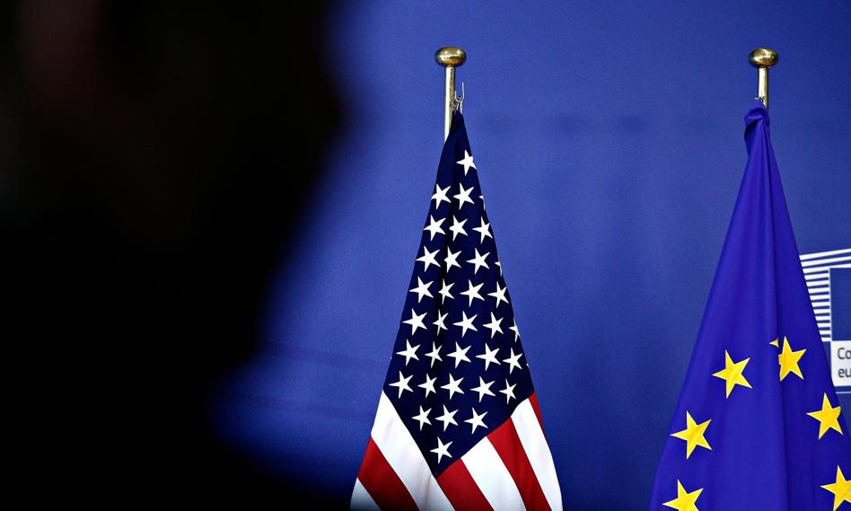 Unia obawia się szpiegostwa ze strony Trumpa. Pracownicy KE w USA dostaną prepaidy