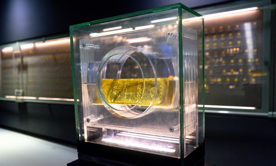 NBP kontynuował złote zakupy. W listopadzie przybyły kolejne tony „barbarzyńskiego reliktu”