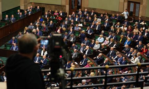PiS przegonił KO. Z Sejmu wypadłyby Polska2050 i PSL