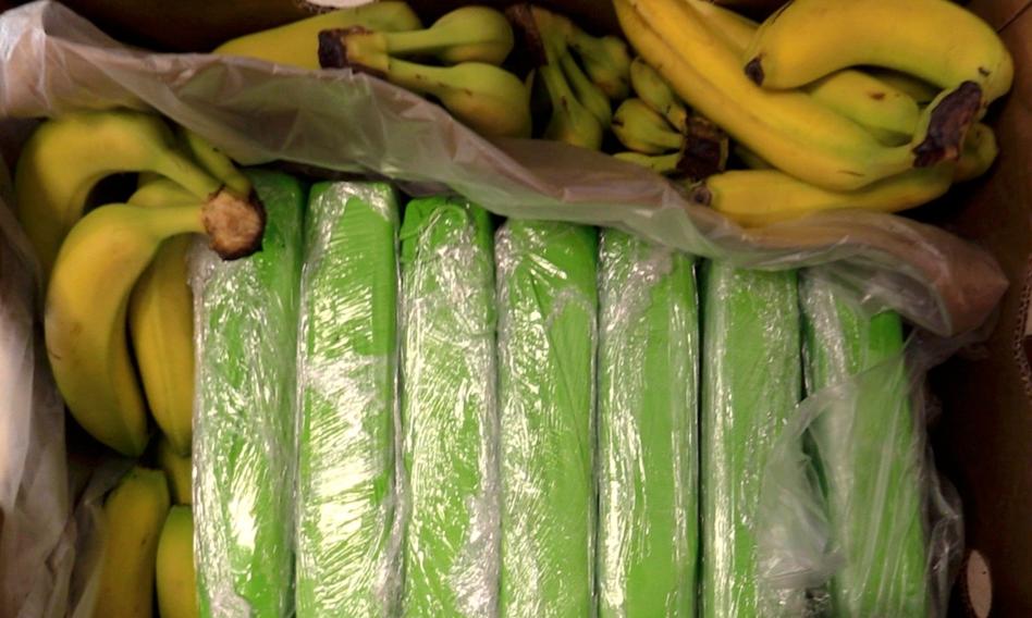 Kokaina w bananach w Carrefourze. Policja przeszukuje sklepy