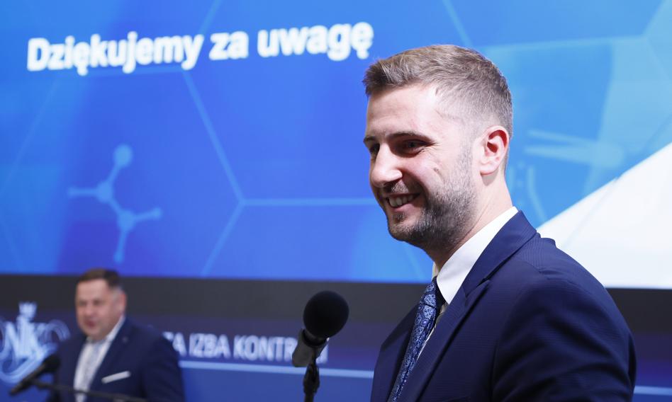 Gwiazdy TVP z wysoką pensją nawet rok po zwolnieniu? Walczą o miękkie lądowanie