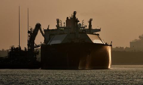 Irańskie ataki odcinają dostawy LNG. QatarEnergy ogłasza „siłę wyższą”