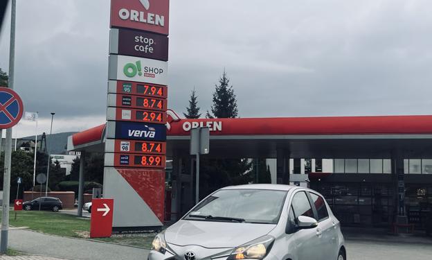Ceny paliw spadły z rekordowo wysokich poziomów. Ale tanio to to nie jest