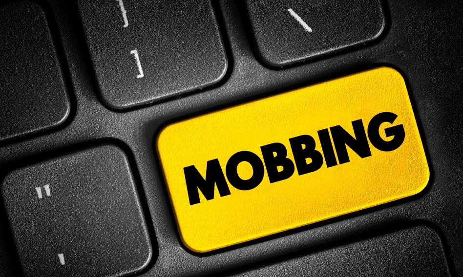 Mobbing dobrze zarabiających. 9 tys. zł pensji i wyzwiska w "benefitach"?