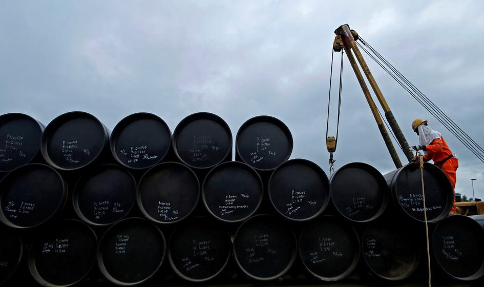 Hiszpański rząd nakazał uwolnienie 2,3 mln baryłek ropy z państwowych rezerw