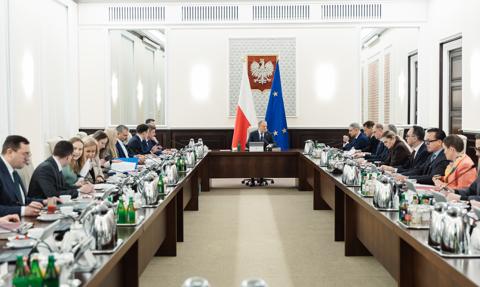 Rząd mówi stop paliwowej "trójpolówce". Nowe zasady dla zapasów ropy i gazu