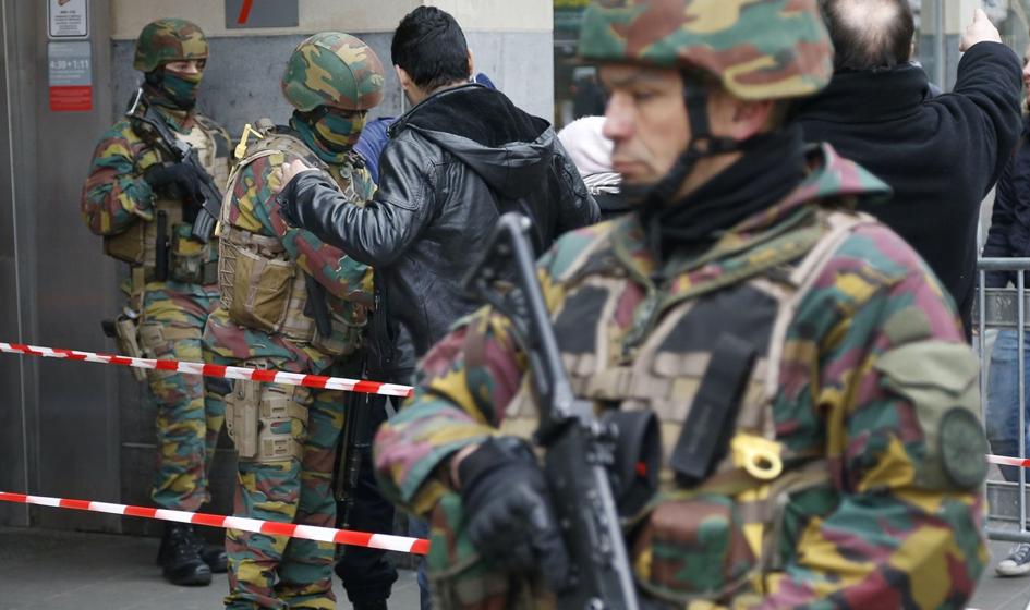 Belgia: atak nożownika na policjantów w Brukseli, być może akt terroru