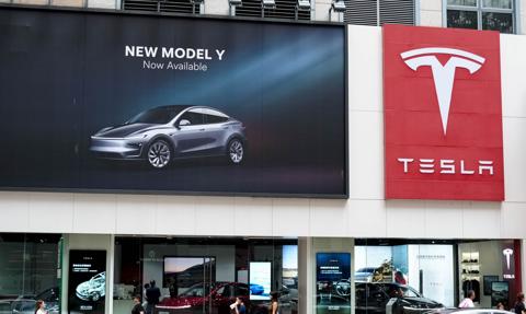 Tesla traci koronę. Elon Musk pokonany przez chińskiego giganta BYD