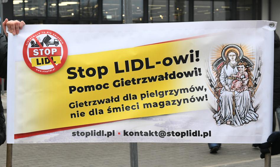 Lidl odpuścił Gietrzwałdowi. Nie będzie kontrowersyjnej - zdaniem Żołnierzy Maryi - inwestycji