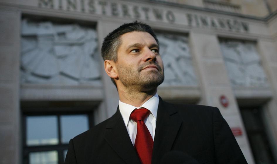 Wielki powrót generała Jacka Kapicy. PiS oskarżał go o przymykanie oko na mafię hazardową