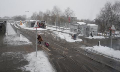 Śnieg sparaliżował brytyjskie lotniska. Dotyczy to też lotów z Polski
