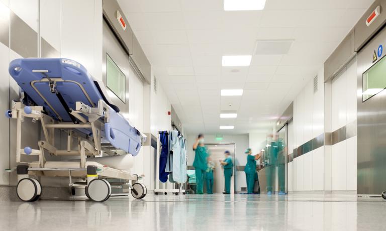 Vláda chce finančně odměnit lékaře, kteří se rozhodnou pracovat ve veřejném zdravotnictví