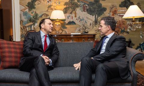 Narada w kwaterze głównej NATO. Tematem obrona przed Rosją i "inicjatywy pokojowe"