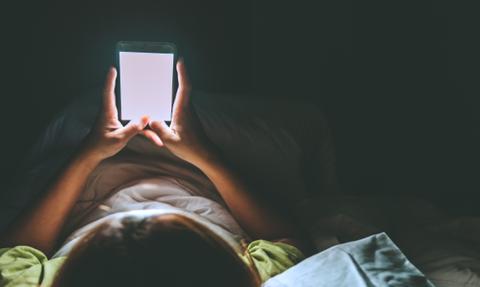 Nocna ewakuacja internatu. Eksplozja telefonu postawiła służby na nogi