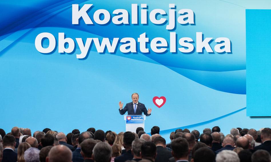 Tusk mobilizuje KO przed wyborami: więcej aktywności w mediach społecznościowych