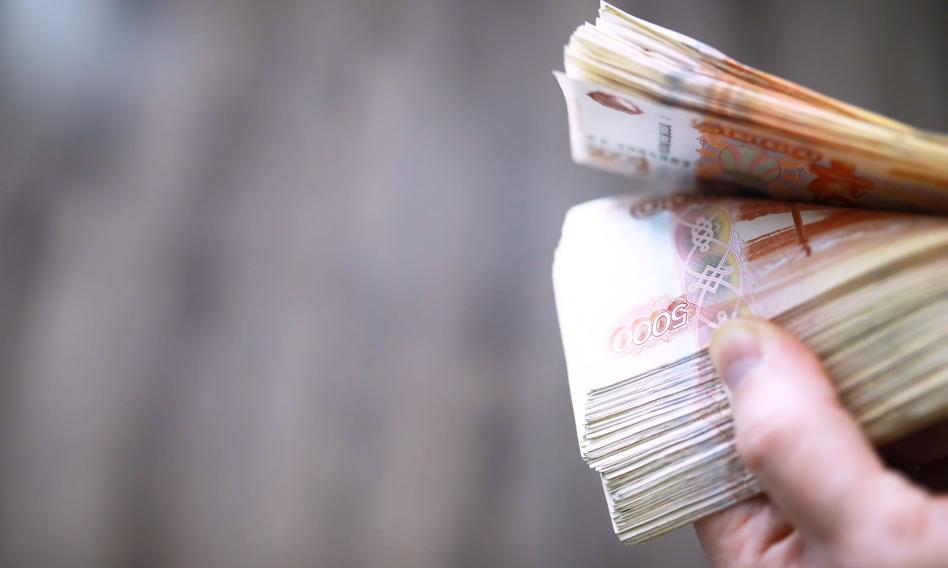 Rubel mocno traci wobec dolara po ponownym otwarciu handlu w Moskwie