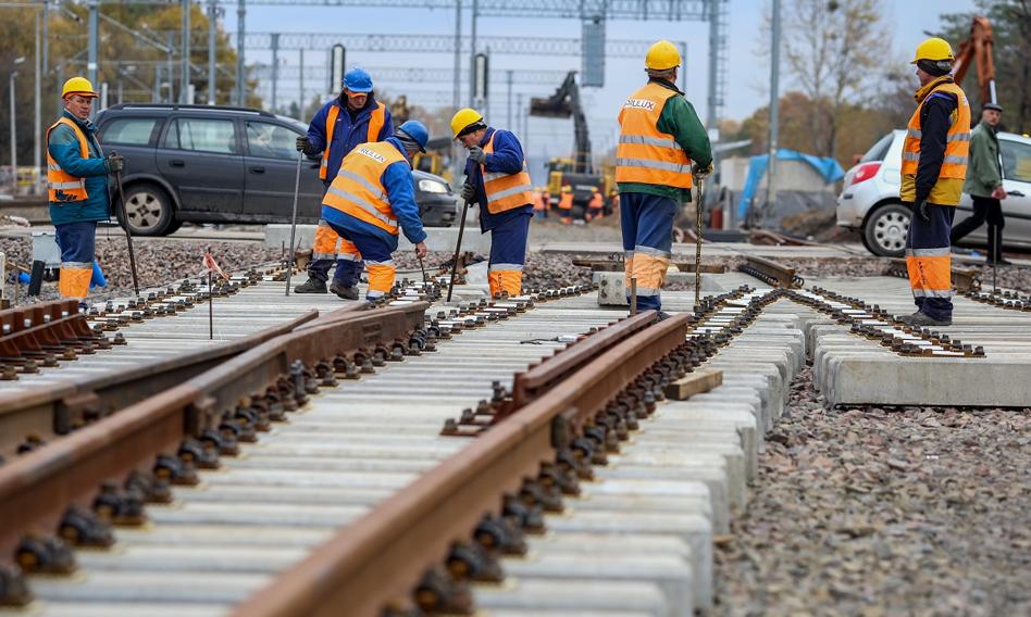 PLK: Prace przy odbudowie linii kolejowej do lotniska Katowice weszły na jej główną część