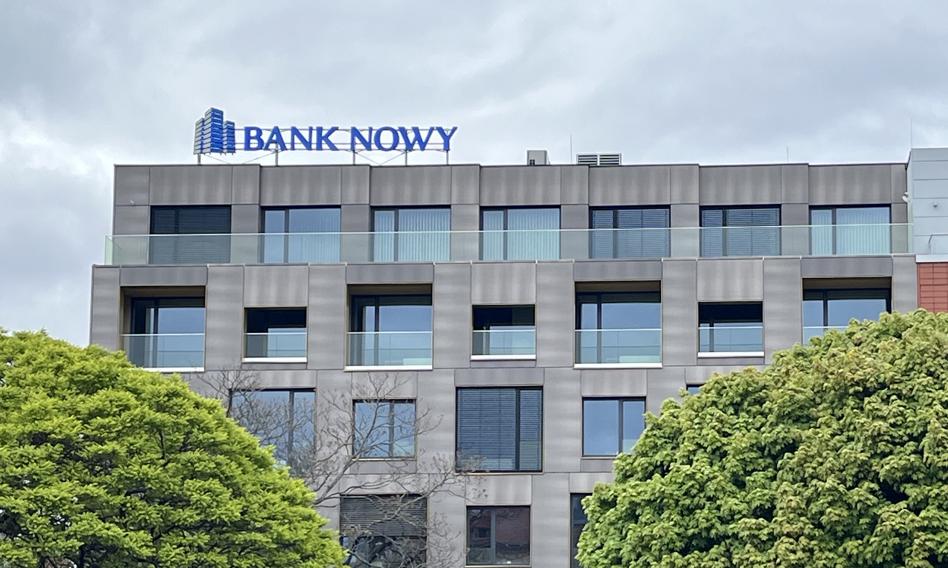 Bank Nowy zapowiada zamknięcia części placówek. Klienci zgłaszają obawy, bank odpowiada lakonicznie