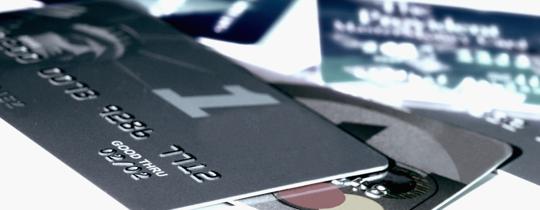 Karty płatnicze - regulować, czy dać działać rynkowi?