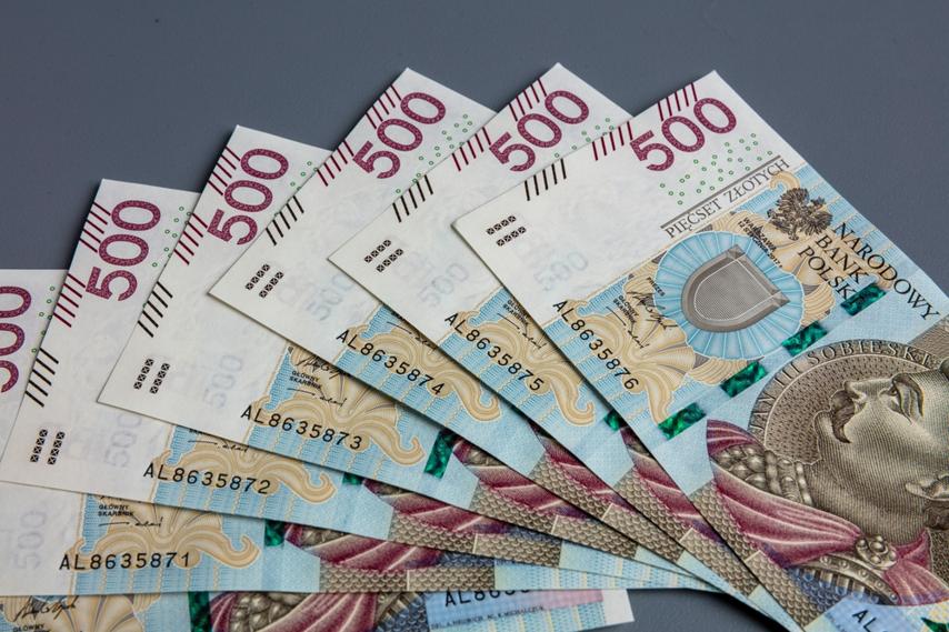 Długi trzeba oddawać, ale wierzycieli można unikać. Niejednoznaczna moralność finansowa Polaków 
