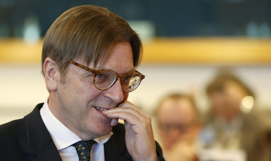 Śledztwo w sprawie byłego premiera Belgii. W tle stażyści w Parlamencie Europejskim