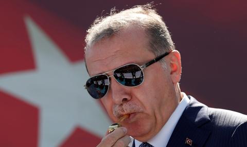 Prezydent Erdogan wezwał obywateli do trzymania oszczędności w lirach