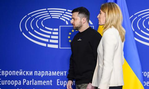 Szefowa Parlamentu Europejskiego: Będziemy wspierać Ukrainę aż będzie wolna. Jak poradzi sobie z wetem Węgier?
